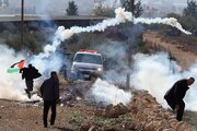 فیلم| حمله نظامیان صهیونیست به خبرنگار فلسطینی