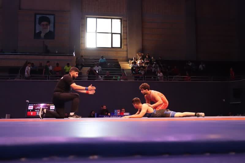 عکس|اعطای مدال قهرمانی مسابقات کشتی بسیج کشور به تیم کشتی آزاد مازندران