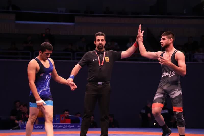 عکس|اعطای مدال قهرمانی مسابقات کشتی بسیج کشور به تیم کشتی آزاد مازندران