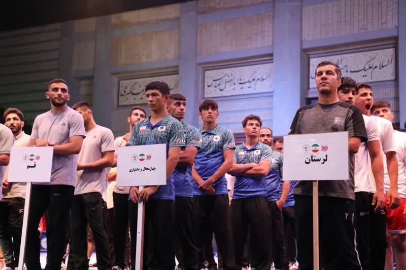 عکس|اعطای مدال قهرمانی مسابقات کشتی بسیج کشور به تیم کشتی آزاد مازندران