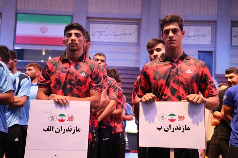 عکس|اعطای مدال قهرمانی مسابقات کشتی بسیج کشور به تیم کشتی آزاد مازندران