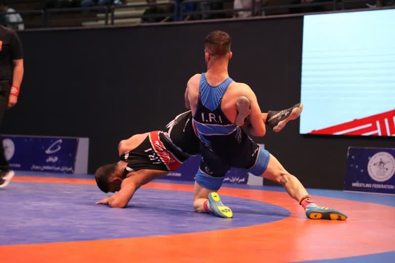 عکس|اعطای مدال قهرمانی مسابقات کشتی بسیج کشور به تیم کشتی آزاد مازندران