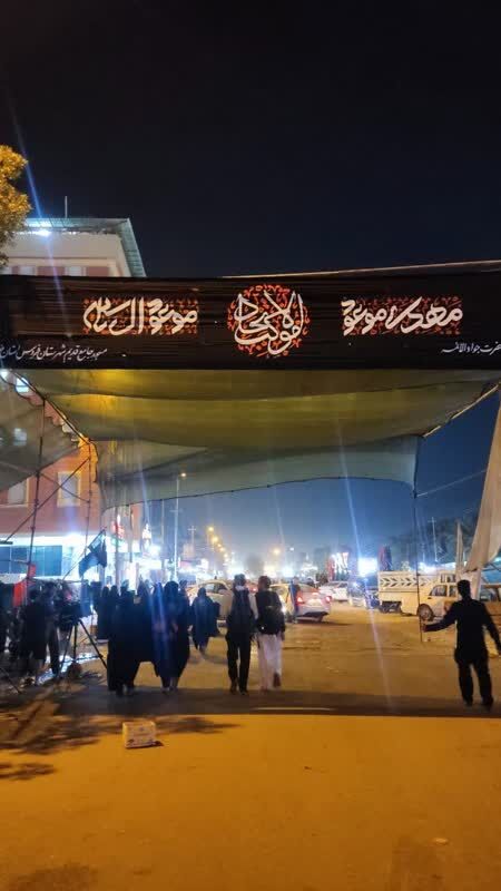 راهاندازی سینما سیار اربعین در کوفه به همت بچههای مسجد