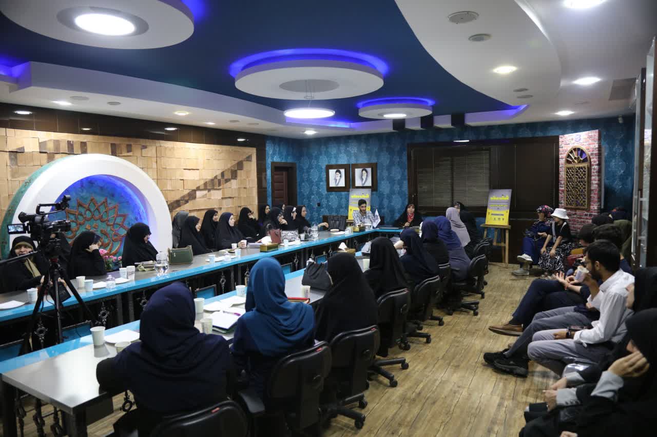 وظیفه مروج کتاب تسهیل کردن امر انتخاب کتاب برای عموم مردم است