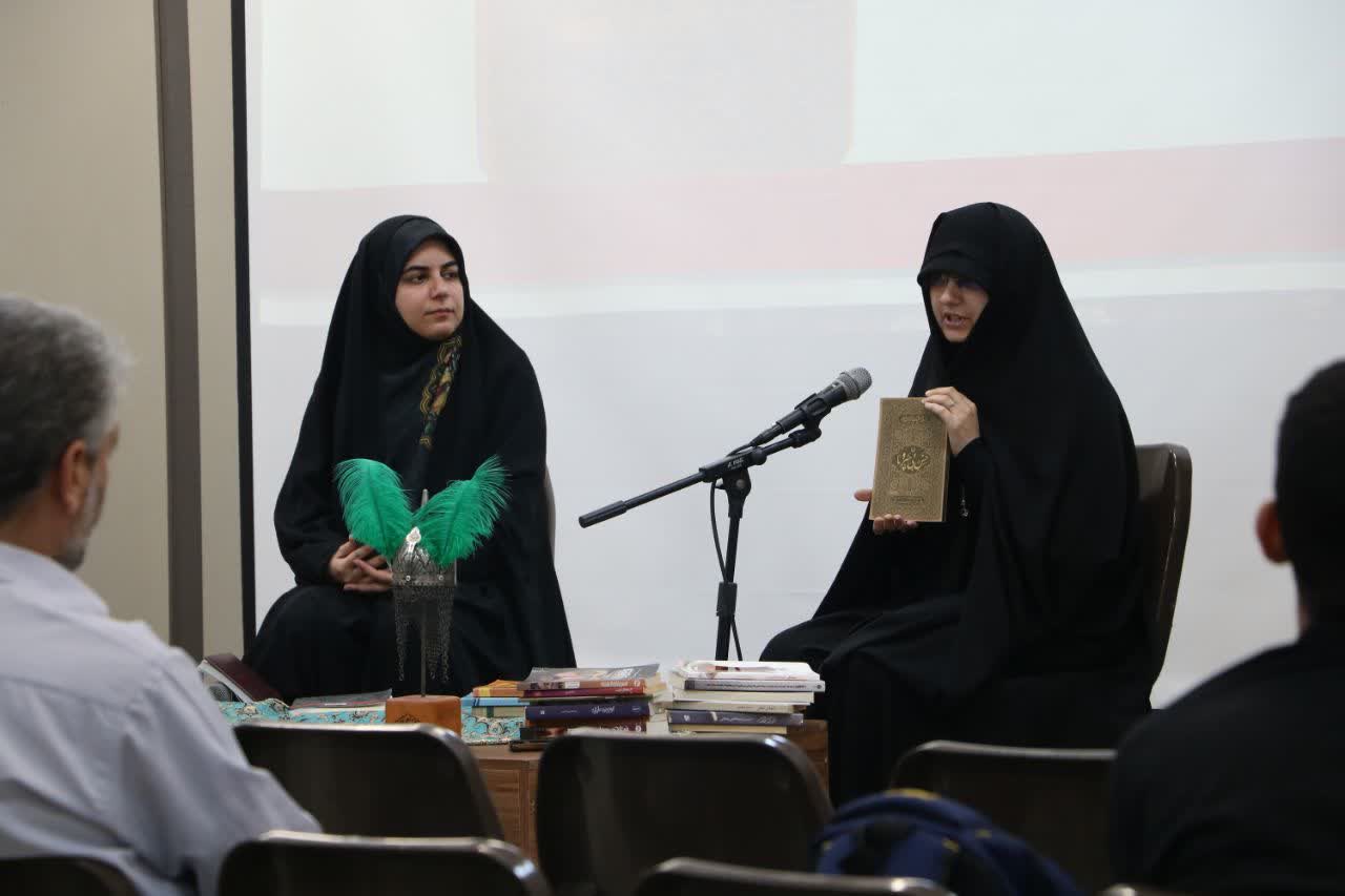 کتابهای عاشورایی در رشت معرفی شدند