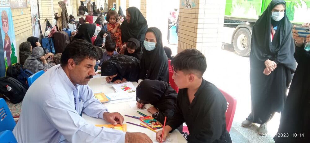 هزاران زائر پاکستانی با میزبانی و بدرقه بچههای مسجد راهی زیارت اربعین شدند