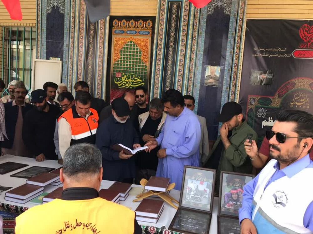 هزاران زائر پاکستانی با میزبانی و بدرقه بچههای مسجد راهی زیارت اربعین شدند