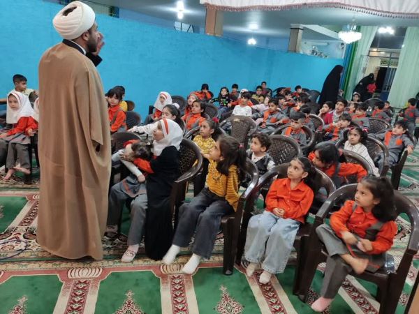 خدمات کانون فرهنگی هنری ولایت عشق به زائران اربعین در عمود ۸۰۴