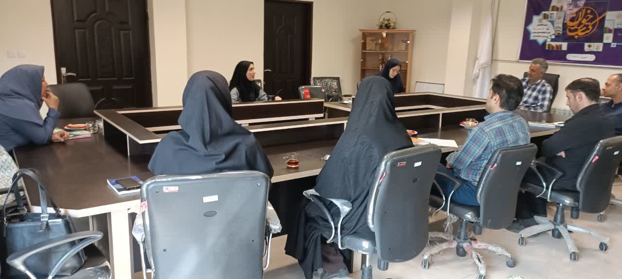 اشتراک گذاری کتاب های خوانده شده توسط خادمین خردمند