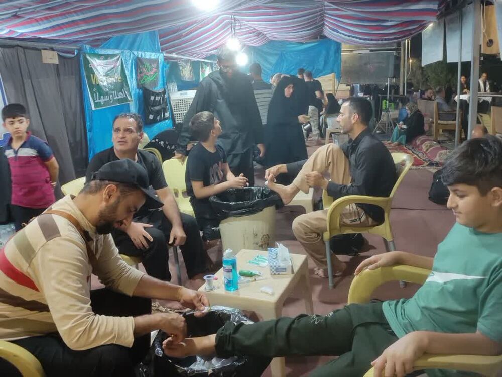 استقرار موکب درمانی بسیج جامعه پزشکی و سلامت در مسیر پیادهروی اربعین|۶میلیارد تومان دارو و تجهیزات پزشکی برای ویزیت رایگان زوارالحسین(ع)تامین شد