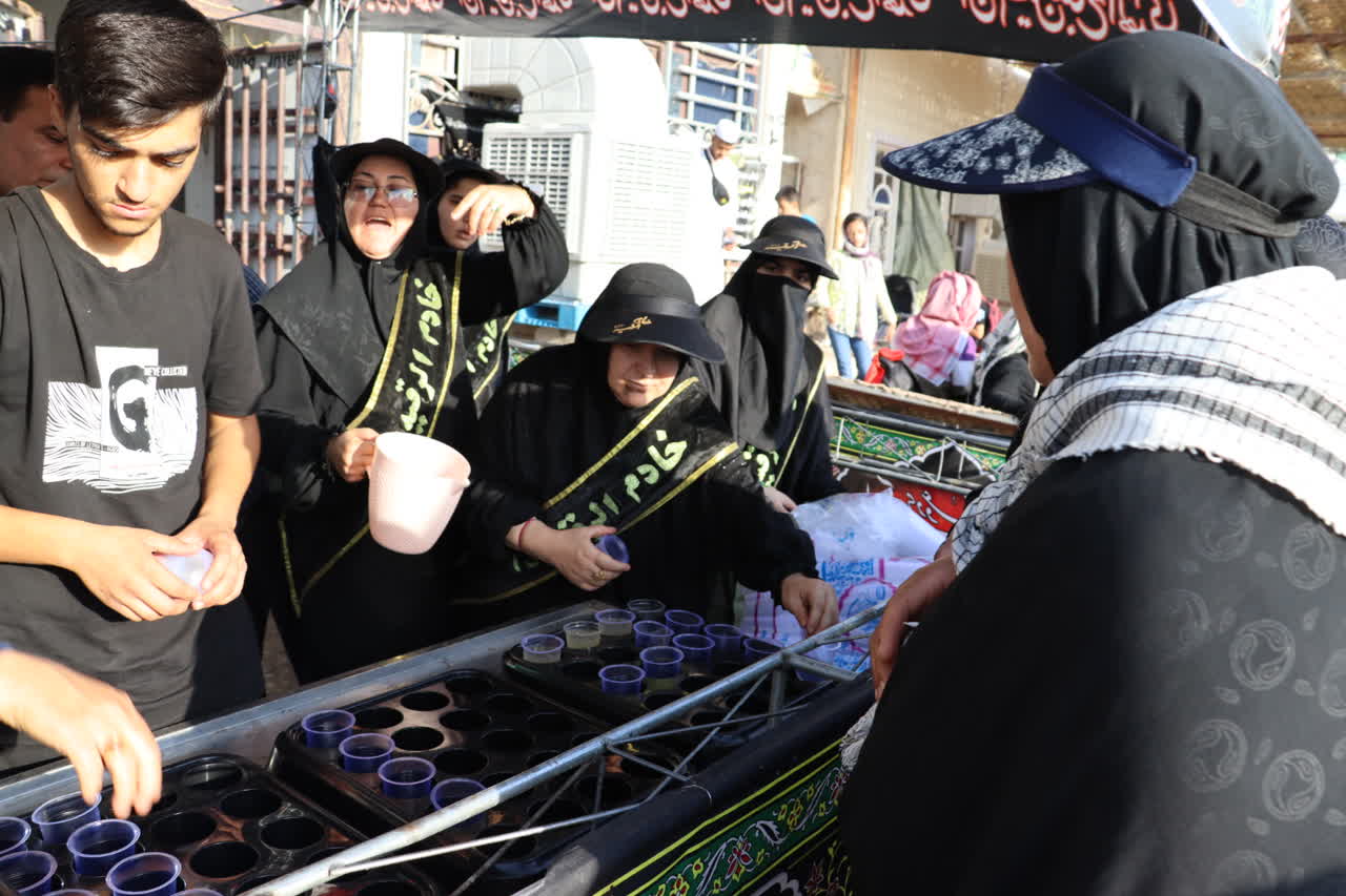 فعالیت شبانه روزی موکب های امام رضا (ع) و حضرت رقیه (س) کهگیلویه و بویراحمد در مسیر نجف به کربلا