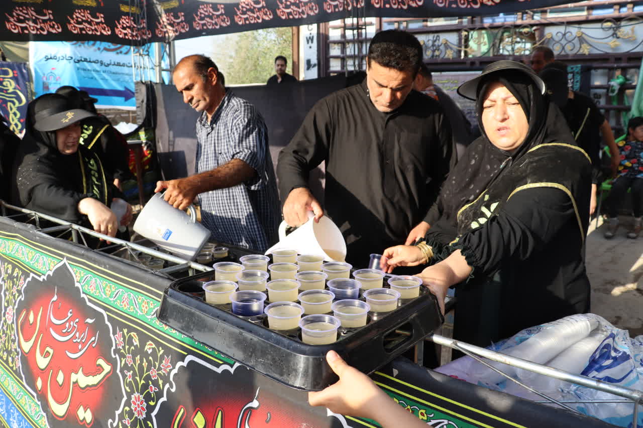 فعالیت شبانه روزی موکب های امام رضا (ع) و حضرت رقیه (س) کهگیلویه و بویراحمد در مسیر نجف به کربلا