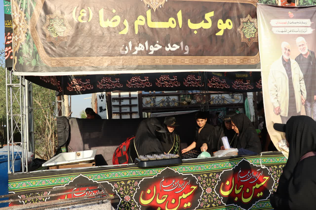 فعالیت شبانه روزی موکب های امام رضا (ع) و حضرت رقیه (س) کهگیلویه و بویراحمد در مسیر نجف به کربلا