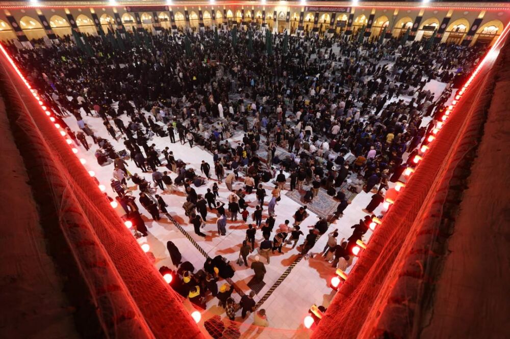 گزارش تصویری/ حال و هوای مسجد کوفه در آستانه اربعین حسینی