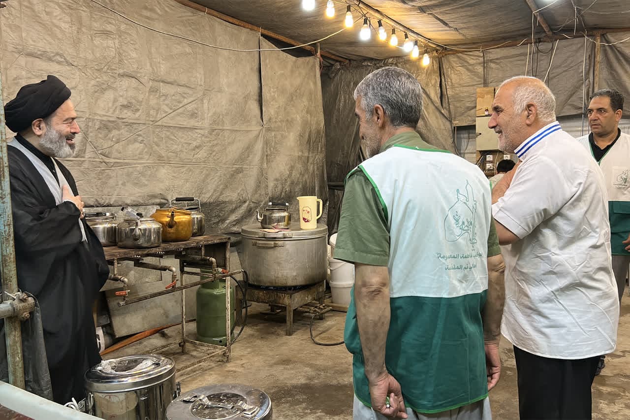 بازدید نماینده ولی فقیه در امور حج و زیارت از موکب حضرت فاطمه معصومه در کربلا