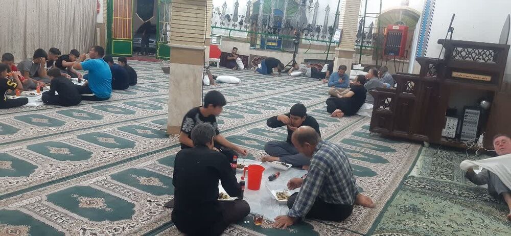 پذیرایی از زائران اربعین حسینی در موکب شهید حججی کرمانشاه