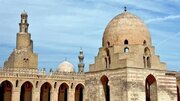 دو سوره بقره و آل عمران زیر سقف مسجد «احمد بن طولون» به خط کوفی نوشته شده است