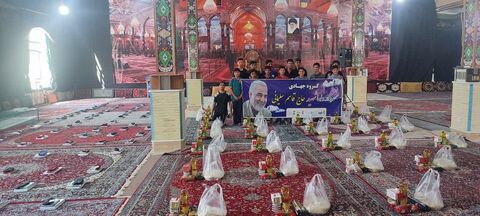 توزیع ۱۰۰ بسته معیشتی و لوازم التحریر بین نیازمندان 