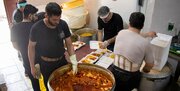 طبخ بیش از 3 هزار پُرس غذای گرم برای زائران پیاده امام رضا(ع)