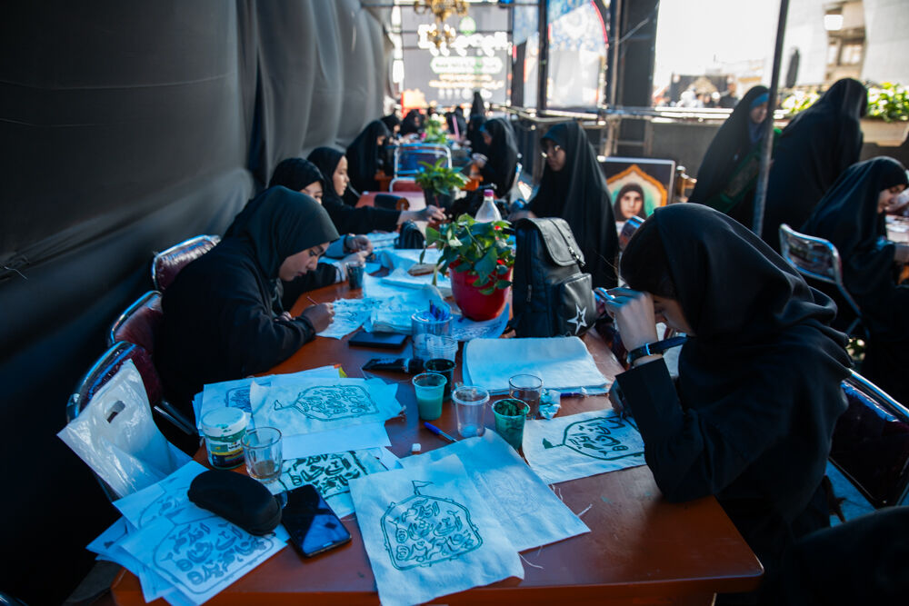 نوجوانان مشهدی پای کار میزبانی از زائران امام مهربانیها در دهه آخر صفر