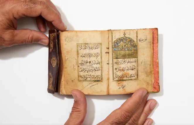 نمایش کمیاب ترین نسخه‌های قرآنی در پروژه «لحظه‌های انتظار» هنرمند استرالیایی