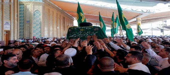 پیکر« آیتالله مهدی الخرسان» در حرم مطهر امام علی(ع) به خاک سپرده شد+عکس