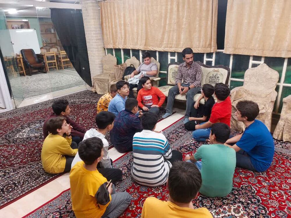 آموزش مهارت‌های بازی و همکاری به نوجوانان در کارگاه شبی با مسجد