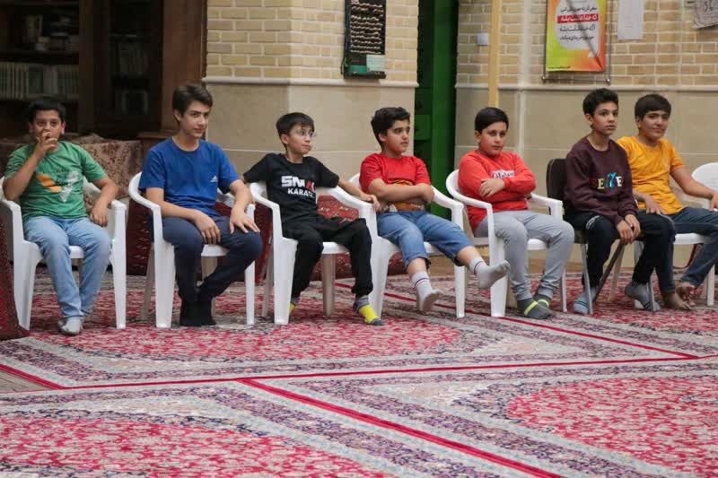 آموزش مهارتهای بازی و همکاری به نوجوانان در کارگاه شبی با مسجد