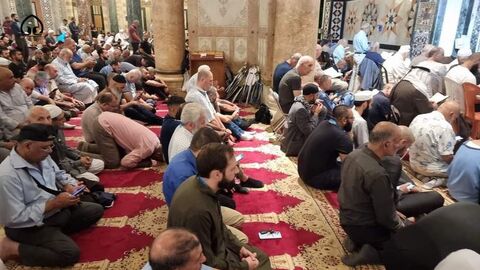 هزاران فلسطینی نماز صبح را در مسجد الاقصی ادا کردند+ فیلم و عکس