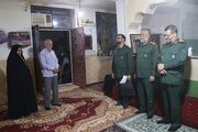فرمانده سپاه سلمان با ۳ خانواده شهید در زاهدان دیدار کرد