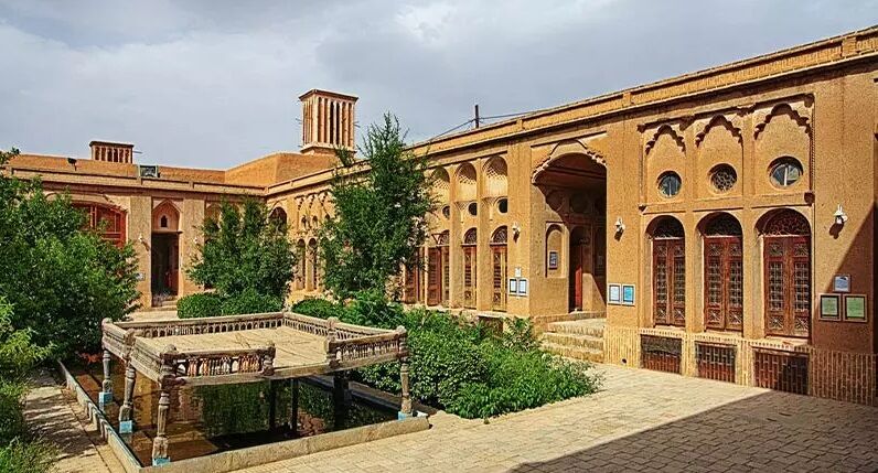 فراموشی پنجدَریها و وسعت منازل ایرانی زیر سایه منفعت بساز بفروشها/معماری ایرانی اسلامی را به جامعه برگردانیم