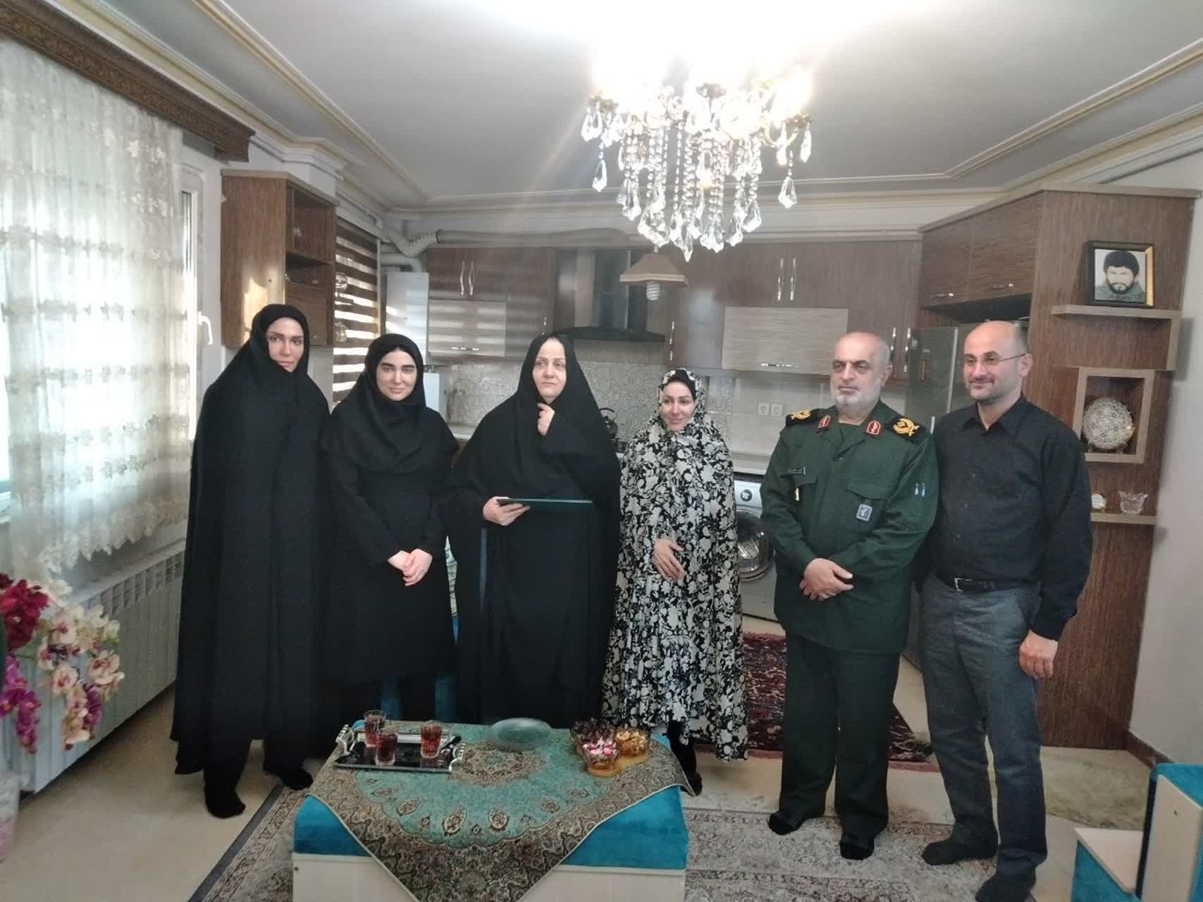 دیدار فرمانده سپاس قدس گیلان با خانواده شهدا با محوریت «زنان، خانواده و سلامت»