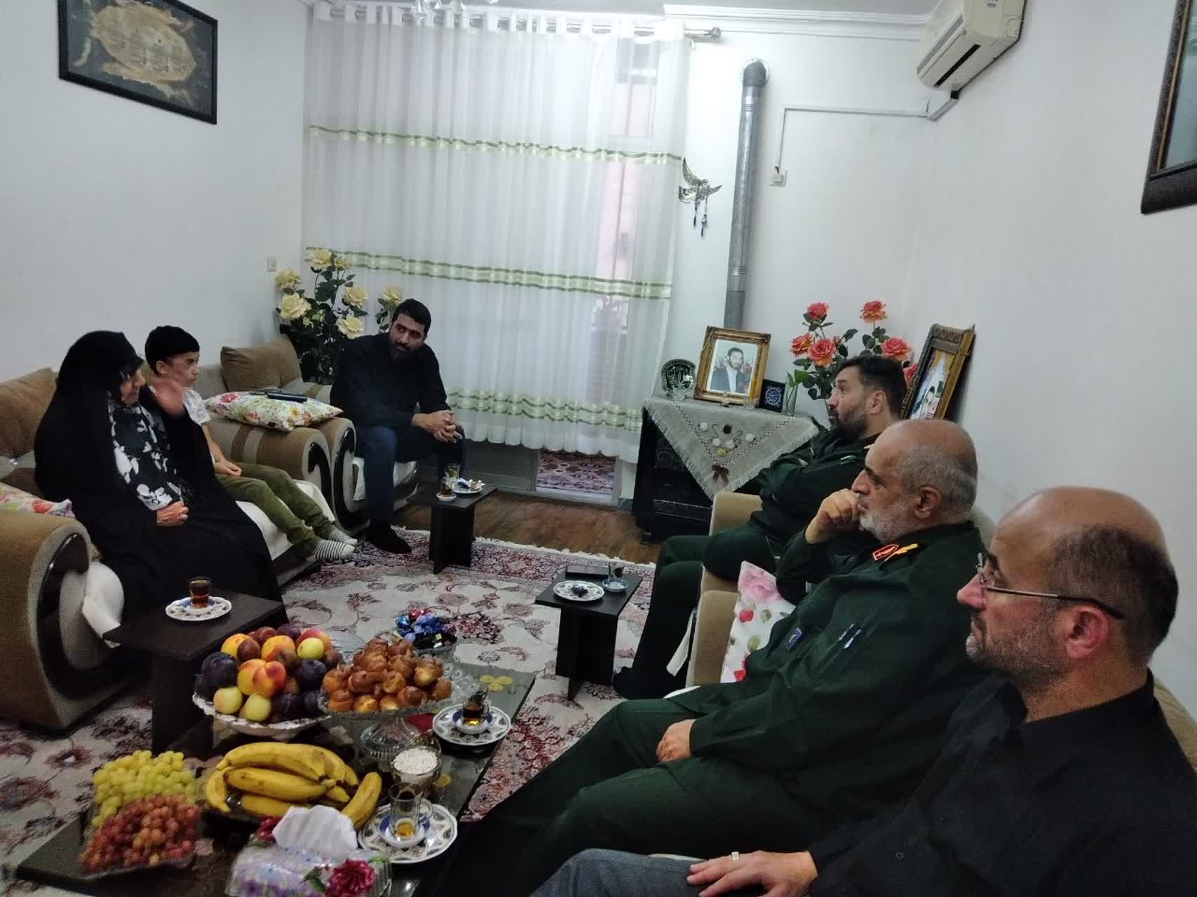 دیدار فرمانده سپاس قدس گیلان با خانواده شهدا با محوریت «زنان، خانواده و سلامت»