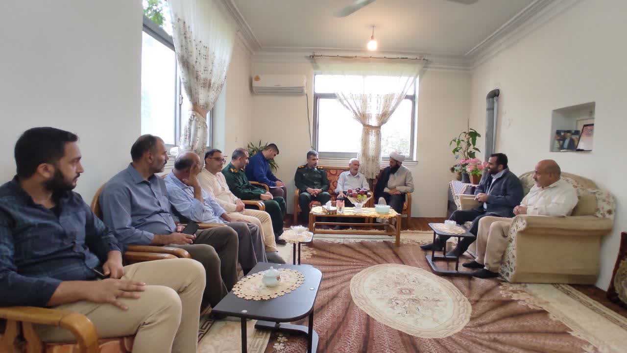 دیدار با پنج خانواده شهید دفاع مقدس و امنیت در یک روز