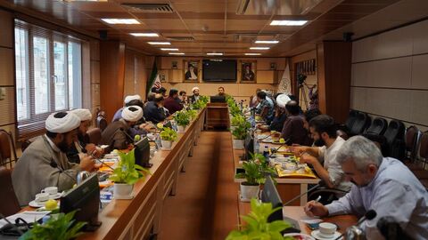 نشست فعالان قرآنی پیرامون برنامه تلویزیونی محفل برگزار شد