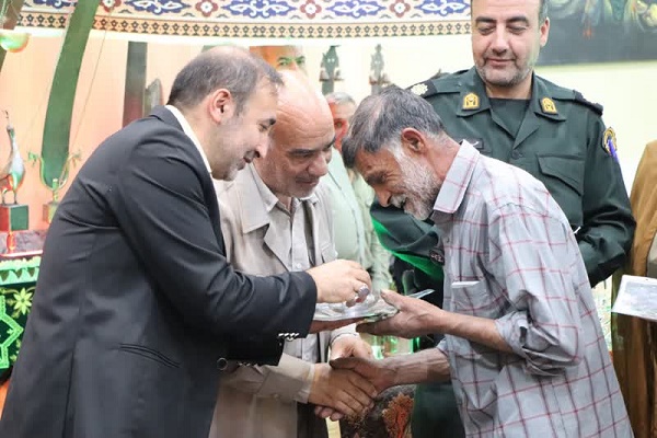 چای روضه نظر کرده ارباب است/ همایش تجلیل از چایی ریزان هیئت های مذهبی ملایر