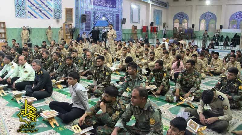 محفل شهدایی انس با قرآن کریم در حرم باب المراد آران و بیدگل برگزار شد