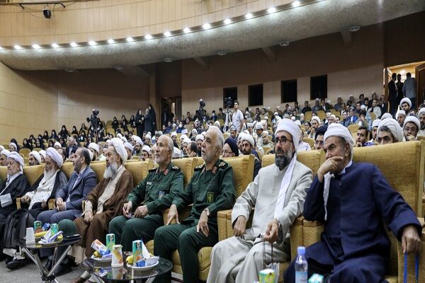 سی و پنجمین همایش بزرگ وحدت با حضور ۵۰۰ نفر از علمای شیعه و سنی در کرمانشاه برگزار شد