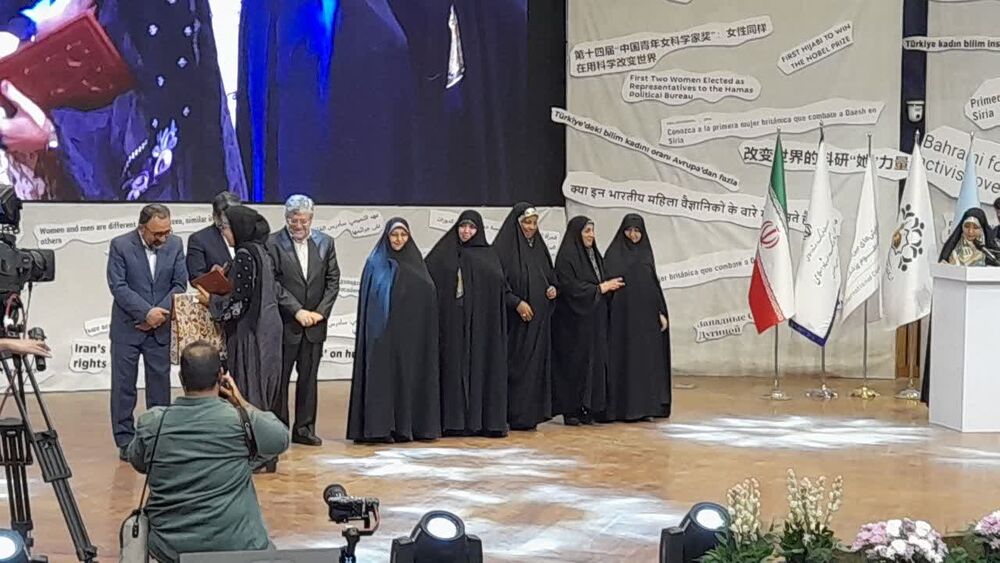 واقعیت های جامعه اسلامی و چهره واقعی زن مسلمان را روایت کنید