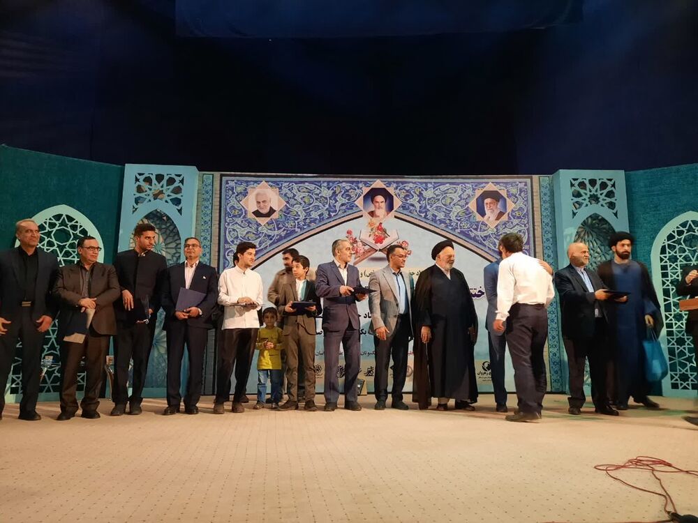 قرآن معجزه تمام دوران هاست/ باید به قرآن عمل کنیم