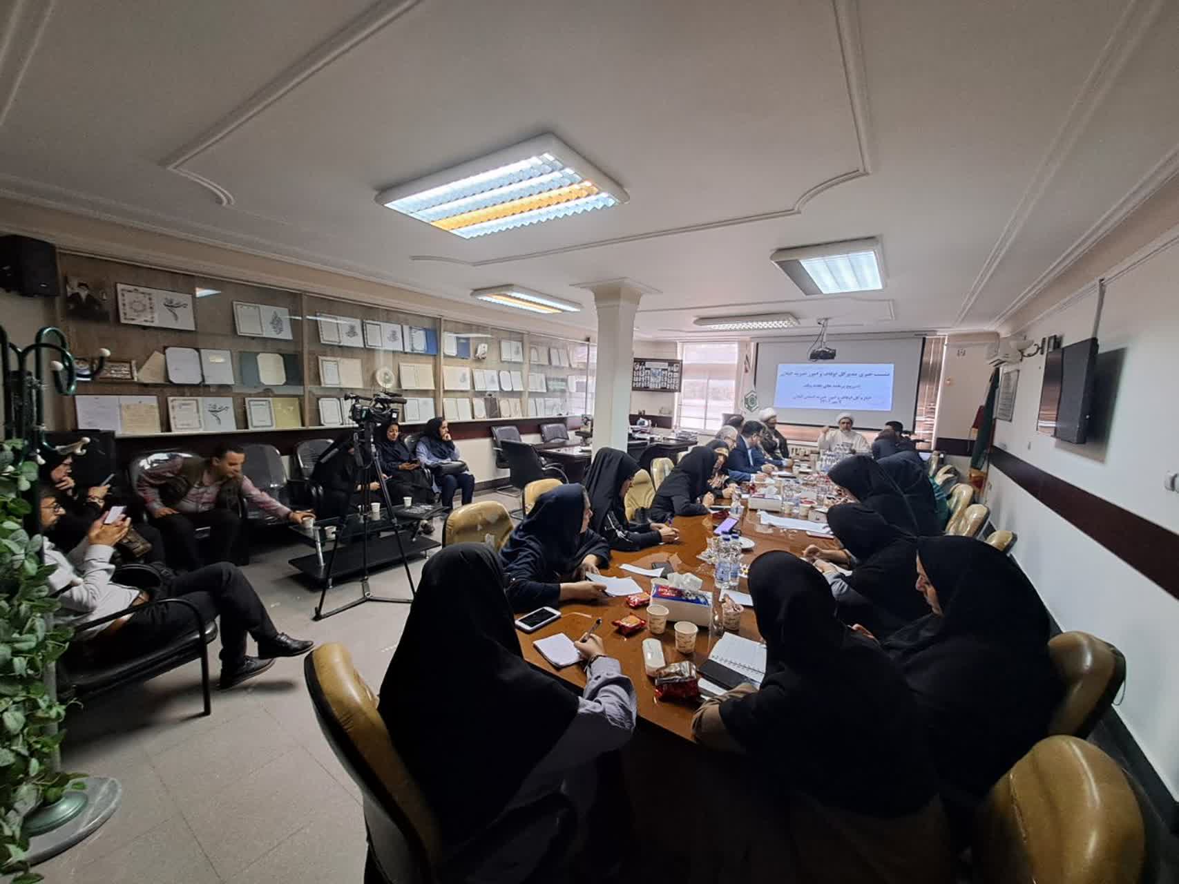 قرآن حلقه اتصال واقف با جامعه/ پیام وقف معنویت، آرامش و خدمت بیمنت است