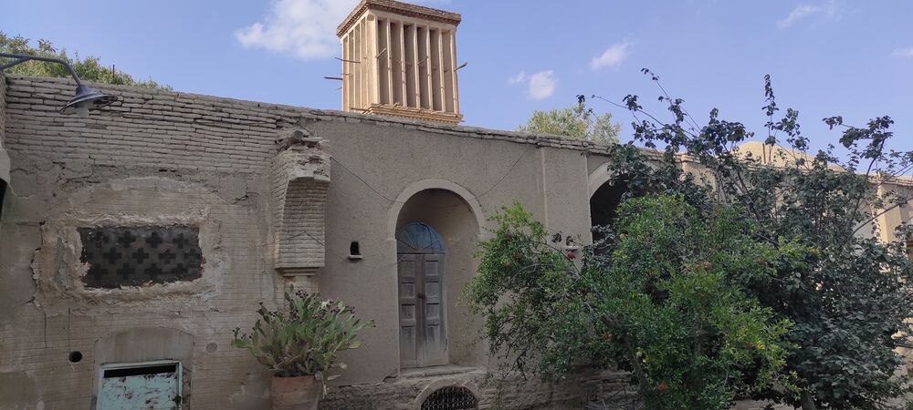 یک روز پاییزی با جاذبه های گردشگری و آثار تاریخی اسفندقه