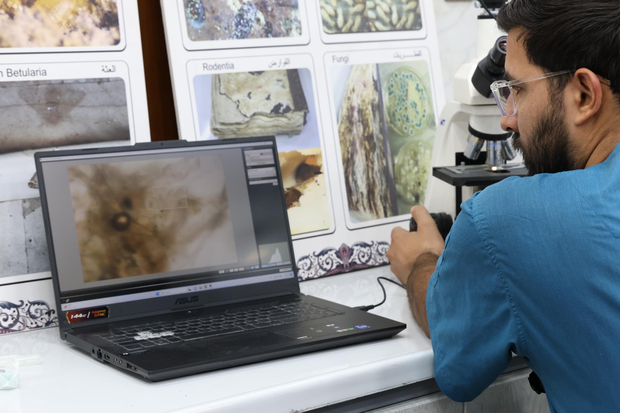 ترمیم نسخه قدیمی انجیل به زبان آلمانی در آستان مقدس عباسی آغاز شد