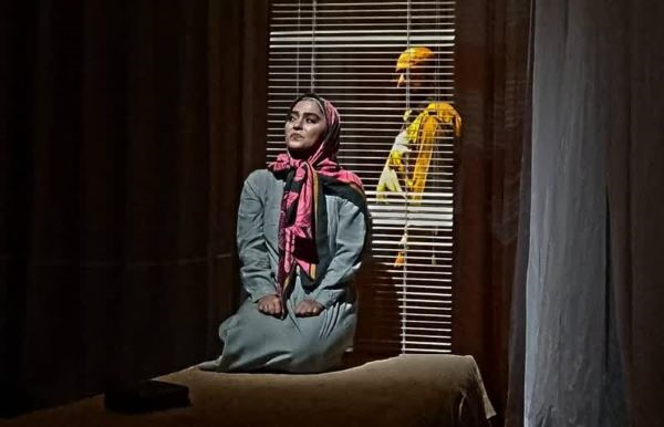 روایت متفاوت از زوایای زندگی شهید چمران در نمایش «تکههای سنگین سرب» بچههای مسجد