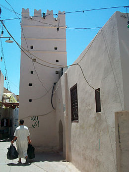 مسجد جامع «الناقه» مزین به 42 گنبد کوچک و گلدستهای به سبک معماری مراکشی