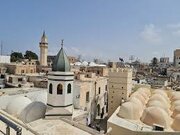 مسجد جامع «الناقه» مزین به 42 گنبد کوچک و گلدسته‌ای به سبک معماری مراکشی