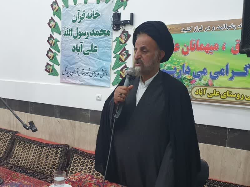 محفل انس با قرآن کریم در روستای علی آباد مرکزی آران و بیدگل برگزار شد