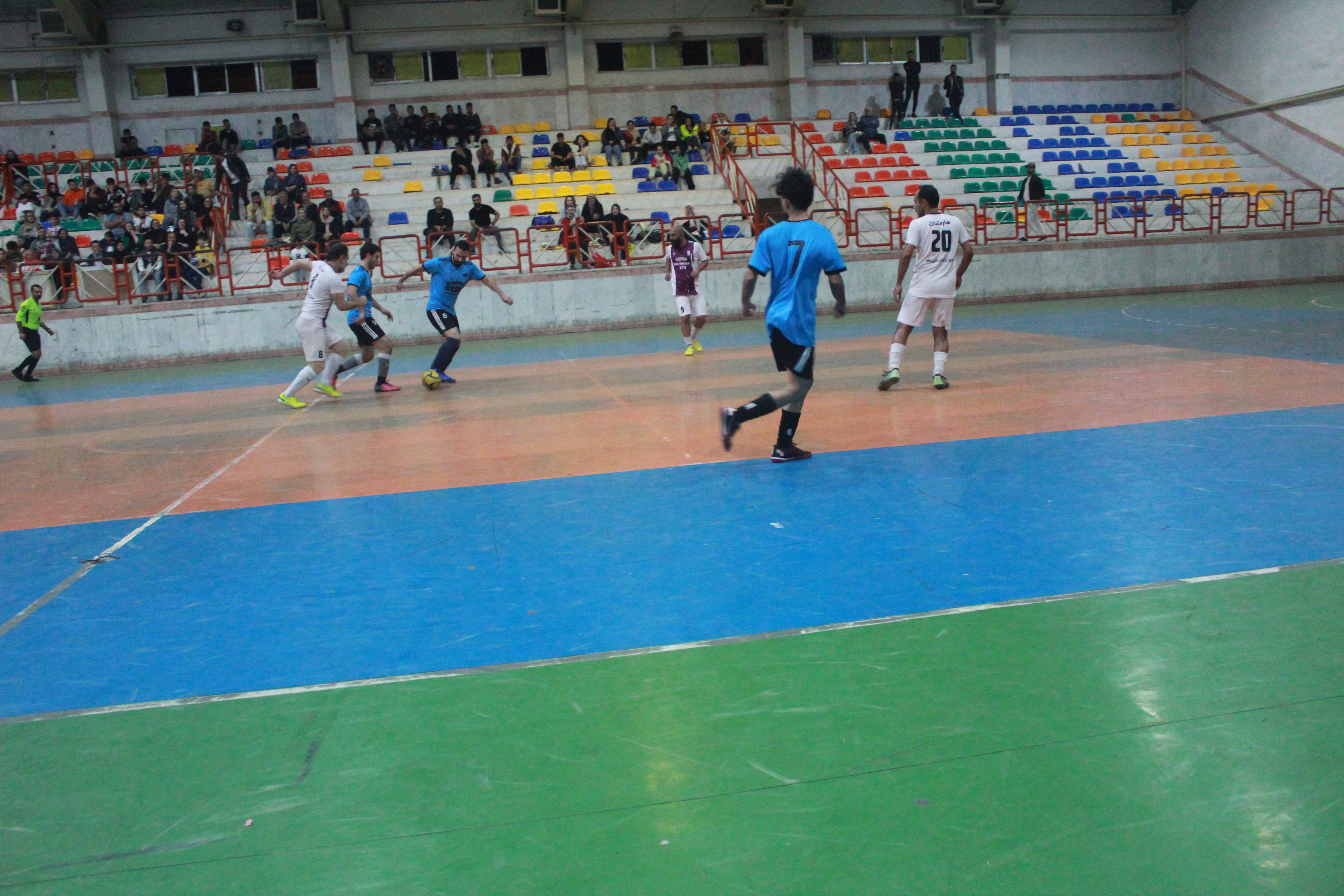 برگزاری مسابقه خیریه فوتسال بین تیم هنرمندان آستارا و تالش / هنرمندان به یاری سیل‌زدگان شتافتند
