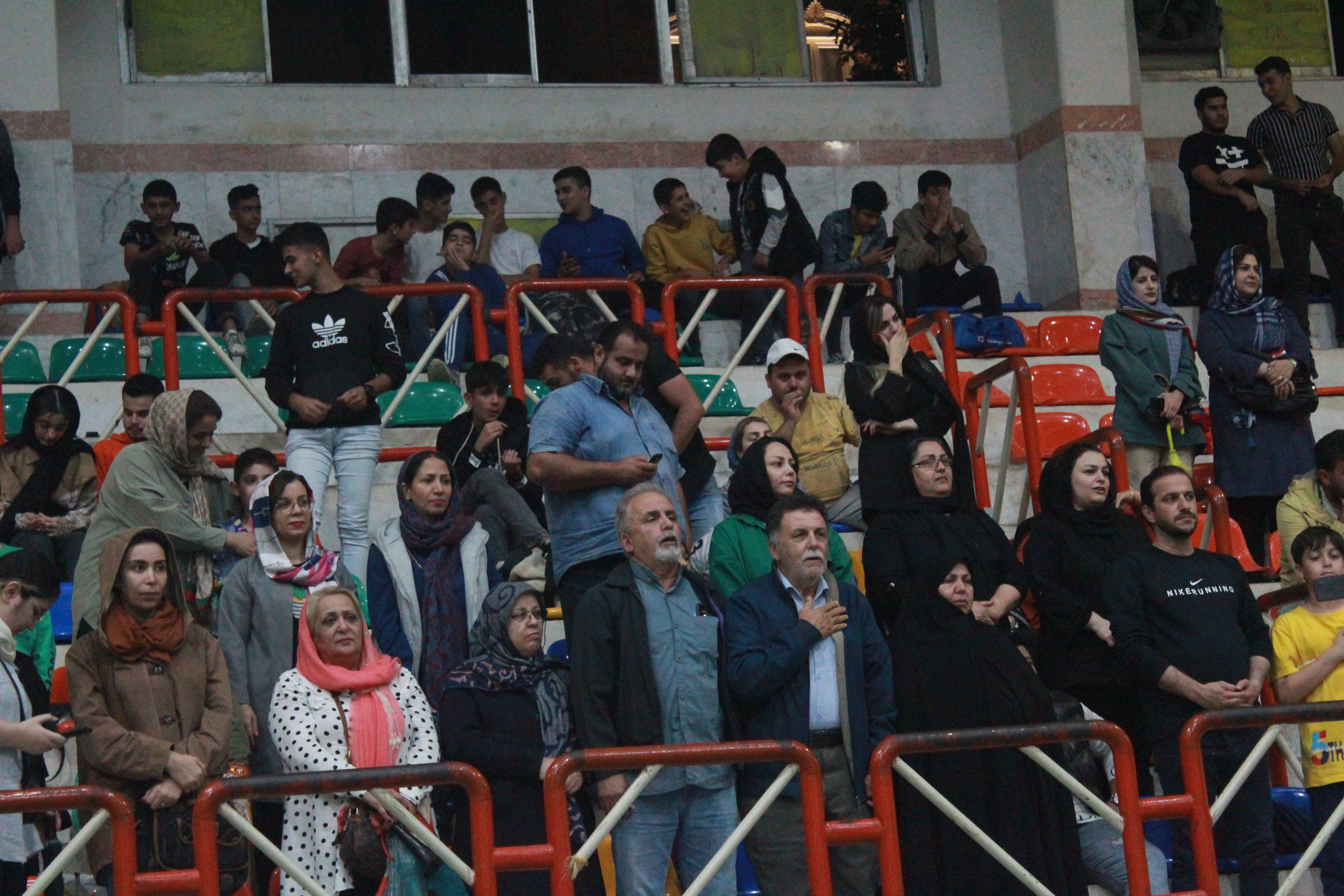 برگزاری مسابقه خیریه فوتسال بین تیم هنرمندان آستارا و تالش / هنرمندان به یاری سیلزدگان شتافتند