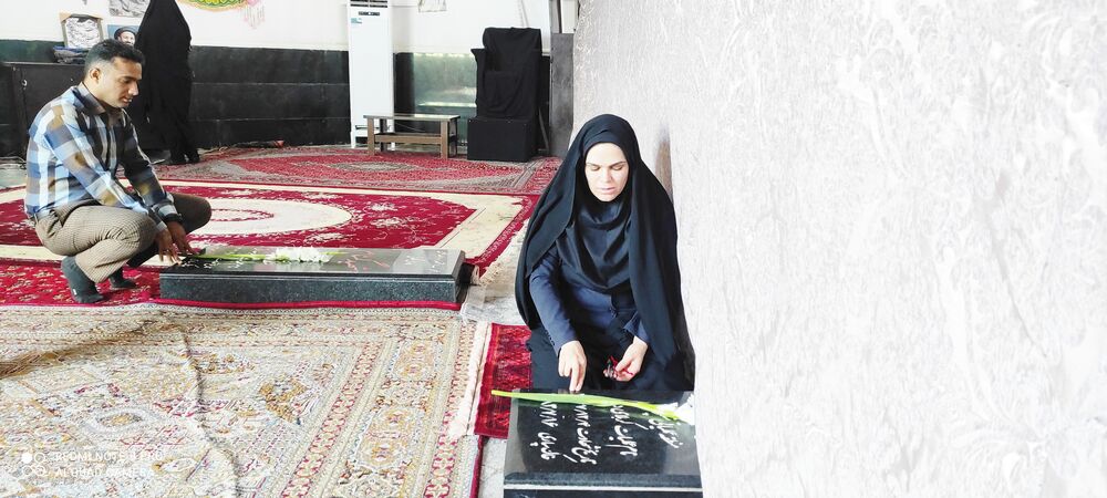 ادای احترام مدیر و کارکنان ستاد کانون های مساجد جنوب کرمان به مقام شامخ شهیدان